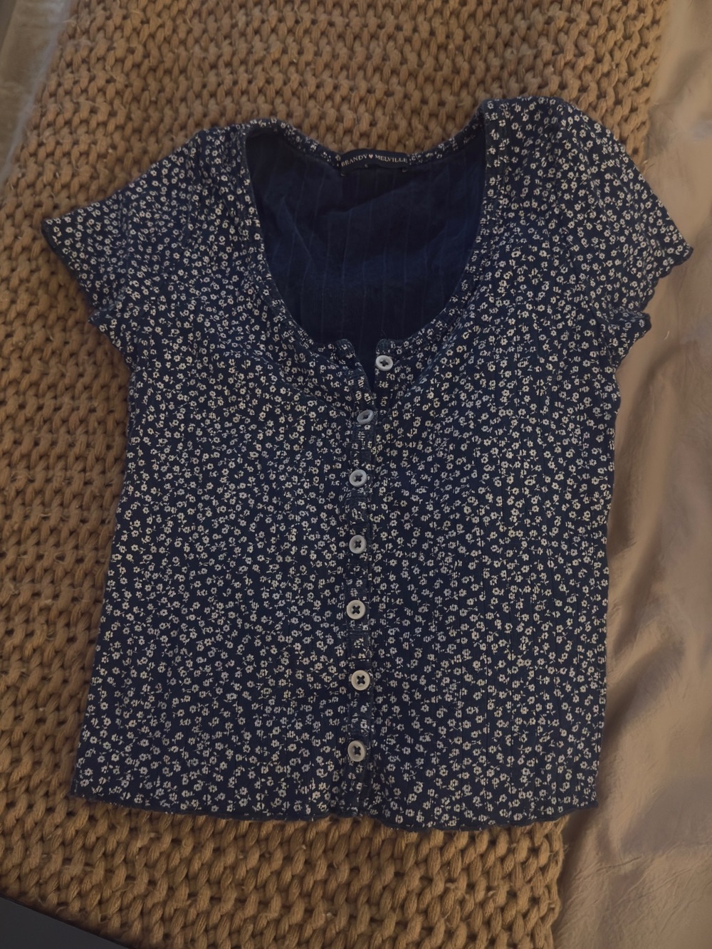 Brandy Melville Floral Button-Front Navy Crop Top - Picture 3 of 4